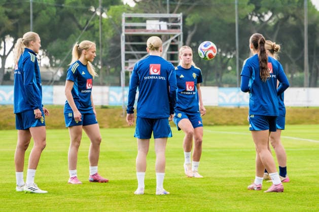 251124 Hanna Lundkvist of the women s national football team of Sweden at a training session on November 24, 2025 in Albufeira. Photo: Ludvig Thunman BILDBYRAN kod LT LT0751 fotboll football soccer fotball träning practice training sverige sweden dam bbeng sverige sweden Copyright: LUDVIGxTHUNMAN BB251124LT016