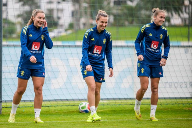 251124 Johanna Rytting Kaneryd, Julia Zigiotti Olme and Filippa Angeldahl of the women s national football team of Sweden at a training session on November 24, 2025 in Albufeira. Photo: Ludvig Thunman BILDBYRAN kod LT LT0751 fotboll football soccer fotball träning practice training sverige sweden dam bbeng sverige sweden Copyright: LUDVIGxTHUNMAN BB251124LT018