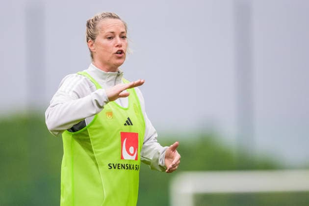 251124 Assistant coach Johanna Almgren of the women s national football team of Sweden at a training session on November 24, 2025 in Albufeira. Photo: Ludvig Thunman BILDBYRAN kod LT LT0751 fotboll football soccer fotball träning practice training sverige sweden dam bbeng sverige sweden Copyright: LUDVIGxTHUNMAN BB251124LT020