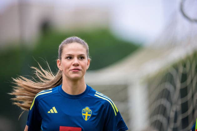 251124 Bella Andersson of the women s national football team of Sweden at a training session on November 24, 2025 in Albufeira. Photo: Ludvig Thunman BILDBYRAN kod LT LT0751 fotboll football soccer fotball träning practice training sverige sweden dam bbeng sverige sweden Copyright: LUDVIGxTHUNMAN BB251124LT021
