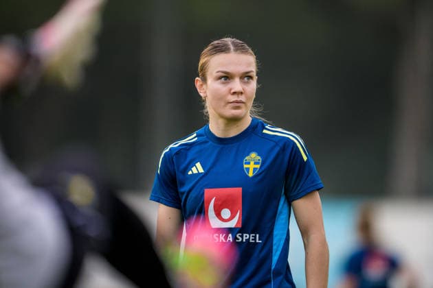 251124 Beata Olsson of the women s national football team of Sweden at a training session on November 24, 2025 in Albufeira. Photo: Ludvig Thunman BILDBYRAN kod LT LT0751 fotboll football soccer fotball träning practice training sverige sweden dam bbeng sverige sweden Copyright: LUDVIGxTHUNMAN BB251124LT025