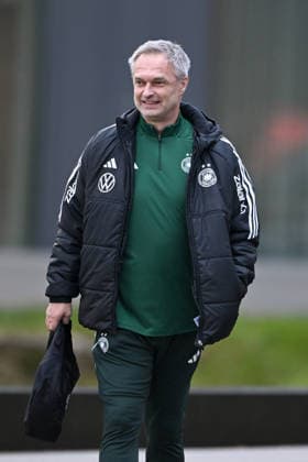 Christian Wück (Deutschland, Trainer) beim Training, GER, UEFA Nations League, Training der Frauen Fussball-Nationalmannschaft vor dem finalspiel Deutschland vs Spanien, 24.11.2025. GER, UEFA Nations League, Training der Frauen Fussball-Nationalmannschaft vor dem finalspiel Deutschland vs Spanien, 24.11.2025. Frankfurt am Main Copyright: xEibner-Pressefoto FlorianxWiegandx EP_FWD