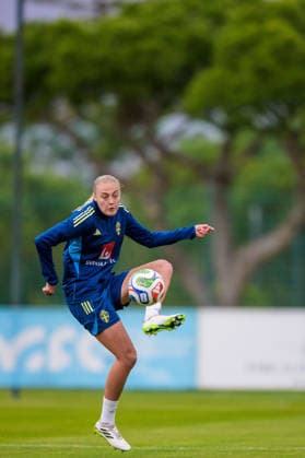 251124 Elma Junttila Nelhage of the women s national football team of Sweden at a training session on November 24, 2025 in Albufeira. Photo: Ludvig Thunman BILDBYRAN kod LT LT0751 fotboll football soccer fotball träning practice training sverige sweden dam bbeng sverige sweden Copyright: LUDVIGxTHUNMAN BB251124LT028