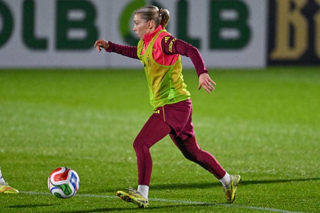 Elisa Senss (Deutschland) am Ball, GER, UEFA Nations League, Training der Frauen Fussball-Nationalmannschaft vor dem finalspiel Deutschland vs Spanien, 24.11.2025. GER, UEFA Nations League, Training der Frauen Fussball-Nationalmannschaft vor dem finalspiel Deutschland vs Spanien, 24.11.2025. Frankfurt am Main Copyright: xEibner-Pressefoto FlorianxWiegandx EP_FWD