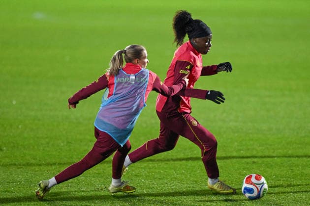 Elisa Senss (Deutschland) im Zweikampf mit Nicole Anyomi (Deutschland) GER, UEFA Nations League, Training der Frauen Fussball-Nationalmannschaft vor dem finalspiel Deutschland vs Spanien, 24.11.2025. GER, UEFA Nations League, Training der Frauen Fussball-Nationalmannschaft vor dem finalspiel Deutschland vs Spanien, 24.11.2025. Frankfurt am Main Copyright: xEibner-Pressefoto FlorianxWiegandx EP_FWD