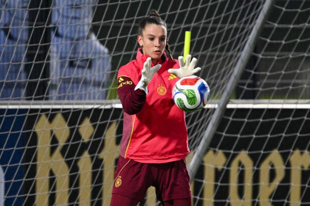 Ena Mahmutovic (Deutschland) am Ball, GER, UEFA Nations League, Training der Frauen Fussball-Nationalmannschaft vor dem finalspiel Deutschland vs Spanien, 24.11.2025. GER, UEFA Nations League, Training der Frauen Fussball-Nationalmannschaft vor dem finalspiel Deutschland vs Spanien, 24.11.2025. Frankfurt am Main Copyright: xEibner-Pressefoto FlorianxWiegandx EP_FWD