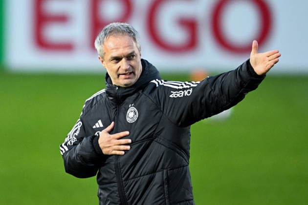 Christian Wück (Deutschland, Trainer) gestikuliert, GER, UEFA Nations League, Training der Frauen Fussball-Nationalmannschaft vor dem finalspiel Deutschland vs Spanien, 24.11.2025. GER, UEFA Nations League, Training der Frauen Fussball-Nationalmannschaft vor dem finalspiel Deutschland vs Spanien, 24.11.2025. Frankfurt am Main Copyright: xEibner-Pressefoto FlorianxWiegandx EP_FWD