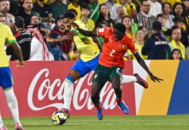 Portugal v Brazil : Semi-final- FIFA U-17 World Cup Qatar 2025 Daniel Banjaqui of Portugal and Kayke of Brazil in action during the FIFA U-17 World Cup Qatar 2025 Semi-final match between Portugal and Brazil in Doha, Qatar, on November 24, 2025. DOHA Qatar Copyright: xNOUSHADxTHEKKAYILx