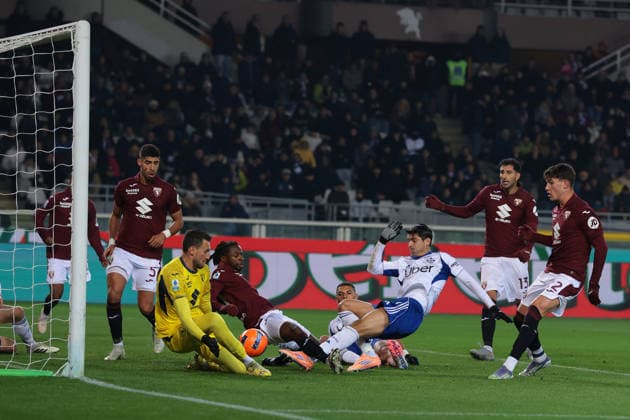 Turin, Italy, 24th November 2025. Alberto Paleari of Torino FC denies Alvaro Morata of Como 1907 a chance to score during the Torino vs Como 1907 Serie A match at Stadio Grande Torino, Turin. Picture credit should read: Jonathan Moscrop Sportimage EDITORIAL USE ONLY. No use with unauthorised audio, video, data, fixture lists, club league logos or live services. Online in-match use limited to 120 images, no video emulation. No use in betting, games or single club league player publications. SPI_016_JM_TORO_COMO SPI-4297-0016