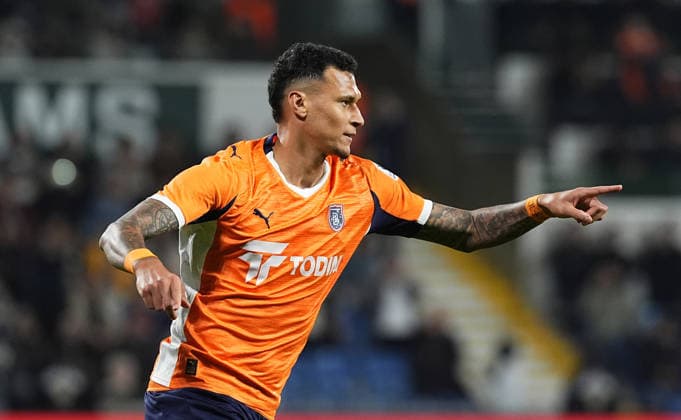 RAMS Basaksehir v Trabzonspor - Turkish Super Lig ISTANBUL, TURKIYE - NOVEMBER 24: Davie Selke of RAMS Basaksehir celebrates after a goal during the Turkish Super Lig Week 13 match between RAMS Basaksehir and Trabzonspor at Basaksehir Fatih Terim Stadium in Istanbul, Turkiye, on November 24, 2025. Esra Bilgin Anadolu Istanbul Turkey. Editorial use only. Please get in touch for any other usage.  Copyright: x2025xAnadoluxEsraxBilginx
