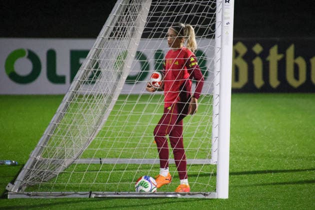 Frankfurt, Deutschland 24. November 2025: Fußball-Frauen-Nationalmannschaft - Training - 24.11.2025 Im Bild: Kathrin Hendrich (Deutschland) im Tor beim Training in Frankfurt DFB regulations prohibit any use of photographs as image sequences and or quasi-video DFB Campus Hessen Copyright: xFotostandx xFantinix