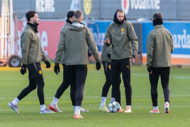 24.11.2025, Fussball, Saison 2025 2026, UCL, Abschlusstraining Borussia Dortmund, v. l. Ramy Bensebaini (Borussia Dortmund), Waldemar Anton (Borussia Dortmund), Dortmund Trainingsgelände BVB NRW Deutschland xRHR-FOTO DEx Copyright: DennisxEwert RHR-FOTOx RHR-FOTO DE