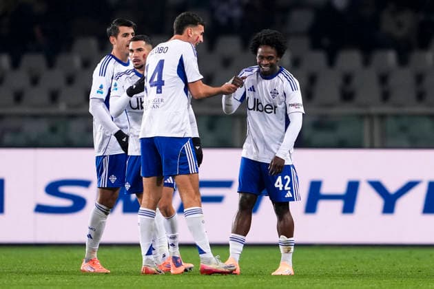 Como™s Jayden Addai celebrates after scoring the 1-2 goal for his team during the Serie A soccer match between Torino Fc and Como at the Stadio Olimpico Grande Torino in Turin, north west Italy - November 24, 2025. - Soccer  Copyright: xFabioxFerrari LaPressex