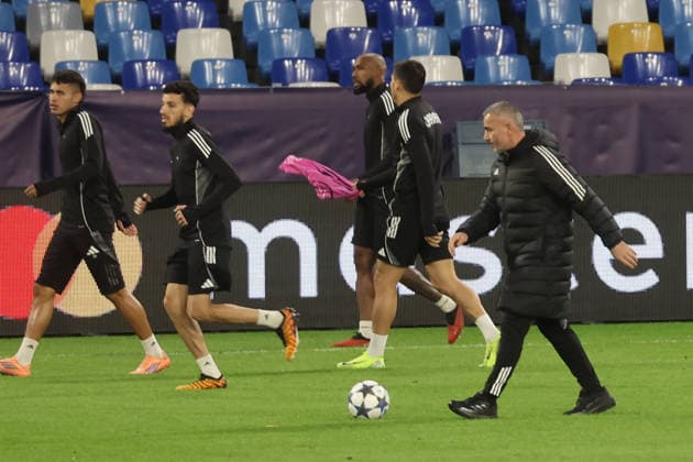November 24, 2025, Naples, Napoli, Italy: Qurban Qurbanov coach of Quarabaknduring during training session head of match of the UEFA Champions League 2025 26, League Phase at Stadio Maradona on September 30, 2025 in Naples, Italy Naples Italy - ZUMAl131 20251124_zsp_l131_015 Copyright: xCiroxDexLucax