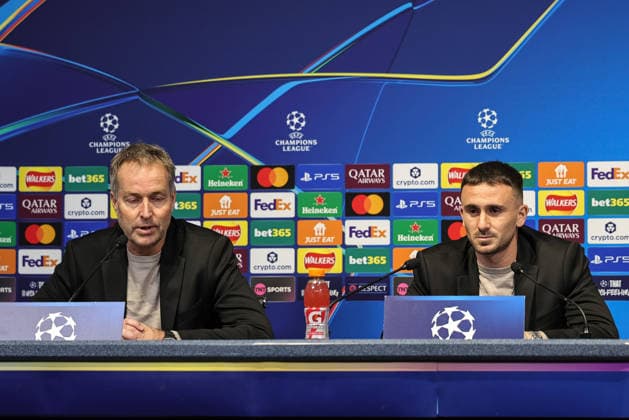 UEFA Champions League press conference, PK, Pressekonferenz Matchday 5 of 8 Manchester City vs Bayer 04 Leverkusen Kasper Hjulmand manager of Bayer 04 Leverkusen and Aleix Garcia of Bayer 04 Leverkusen speak to the press during the UEFA Champions League press conference Matchday 5 of 8 Manchester City vs Bayer 04 Leverkusen at City of Manchester Stadium, Manchester, United Kingdom, 24th November 2025 (Photo by Mark Cosgrove News Images) Manchester City of Manchester Stadium Manchester United, ManU Kingdom Copyright: xMarkxCosgrove NewsxImagesx