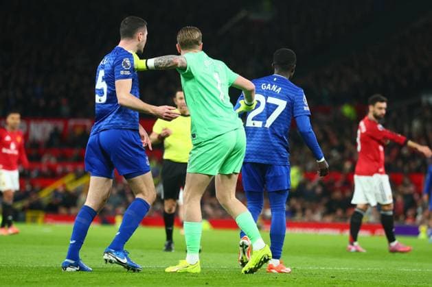 Idrissa Gueye of Everton is sent off after clashing with Michael Keane of Everton Manchester United, ManU v Everton, Premier League, Football, Old Trafford, Manchester, UK - 24 Nov 2025Manchester Old Trafford United Kingdom EDITORIAL USE ONLY No use with unauthorised audio, video, data, fixture lists, club league logos or live services. Online in-match use limited to 120 images, no video emulation. No use in betting, games or single club league player publications. Copyright: xPaulxCurrie Shutterstockx 15918214bc