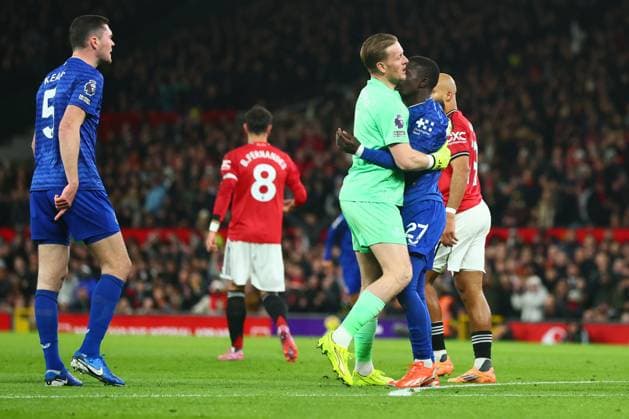 Idrissa Gueye of Everton is sent off after clashing with Michael Keane of Everton Manchester United, ManU v Everton, Premier League, Football, Old Trafford, Manchester, UK - 24 Nov 2025Manchester Old Trafford United Kingdom EDITORIAL USE ONLY No use with unauthorised audio, video, data, fixture lists, club league logos or live services. Online in-match use limited to 120 images, no video emulation. No use in betting, games or single club league player publications. Copyright: xPaulxCurrie Shutterstockx 15918214bn