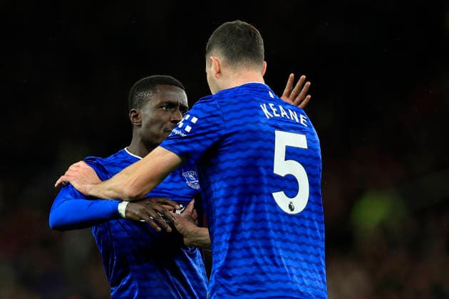 Manchester United, ManU v Everton Premier League 24 11 2025. Idrissa Gueye (27) of Everton argues with Michael Keane (5) of Everton and bis sent off during the Premier League match between Manchester United and Everton at Old Trafford, Manchester, England on 24 November 2025. Manchester Old Trafford Greater Manchester England Editorial use only DataCo restrictions apply See www.football-dataco.com , Copyright: xConorxMolloyx PSI-23262-0033