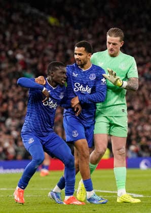 Manchester, England, 24th November 2025. Jordan Pickford of Everton (l) and Iliman Ndiaye of Everton (r) holds back red carded Idrissa Gueye of Everton following a clash with Michael Keane of Everton during the Manchester United, ManU vs Everton Premier League match at Old Trafford, Manchester. Picture credit should read: Andrew Yates Sportimage EDITORIAL USE ONLY. No use with unauthorised audio, video, data, fixture lists, club league logos or live services. Online in-match use limited to 120 images, no video emulation. No use in betting, games or single club league player publications. SPI_043_AY_Manchester_Utd_Everton SPI-4308-0042
