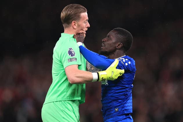 Football - Premier League - Manchester United, ManU v Everton 24th November 2025 - Premier League - Manchester United v Everton - Everton goalkeeper Jordan Pickford and Idrissa Gueye clash resulting in a red card for Gueye - Photo: Simon Stacpoole Offside. Manchester UK Copyright: xSimonxStacpoolexOffside