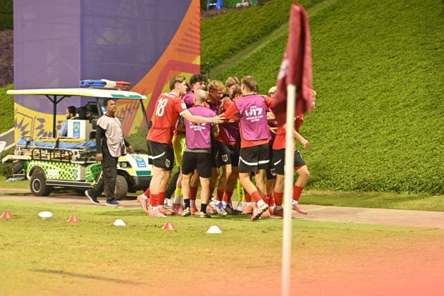 SOCCER - 2025 FIFA U17, U 17 World Cup DOHA,QATAR,24.NOV.25 - SOCCER - FIFA Under 17 World Cup Qatar 2025, Austria vs Italy. Image shows the rejoicing of team AUT.  GEPAxpictures xRanjithxKumar