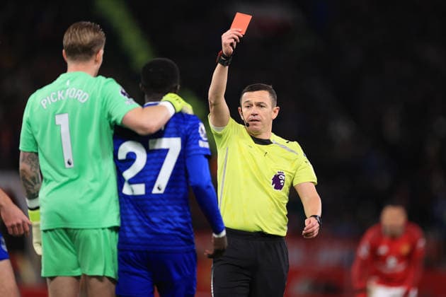 Football - Premier League - Manchester United, ManU v Everton 24th November 2025 - Premier League - Manchester United v Everton - Referee Tony Harrington shows Idrissa Gueye of Everton after he clashes his teammates - Photo: Simon Stacpoole Offside. Manchester UK Copyright: xSimonxStacpoolexOffside