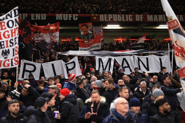 Football - Premier League - Manchester United, ManU v Everton 24th November 2025 - Premier League - Manchester United v Everton - Manchester United fans hold up a banner paying tribute to Stone Roses bassist, Mani - Photo: Simon Stacpoole Offside. Manchester UK Copyright: xSimonxStacpoolexOffside