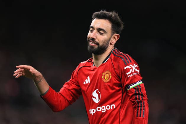Football - Premier League - Manchester United, ManU v Everton 24th November 2025 - Premier League - Manchester United v Everton - Bruno Fernandes of Manchester United - Photo: Simon Stacpoole Offside. Manchester UK Copyright: xSimonxStacpoolexOffside