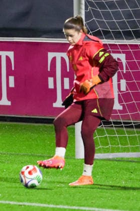 24.11.2025, xgrfx, Fussball DFB Medientermine, DFB Deutsche Frauennationalmannschaft - Training v.l. Stina Johannes (Deutsche Frauennationalmannschaft) (DFL DFB REGULATIONS PROHIBIT ANY USE OF PHOTOGRAPHS as IMAGE SEQUENCES and or QUASI-VIDEO) Frankfurt am Main