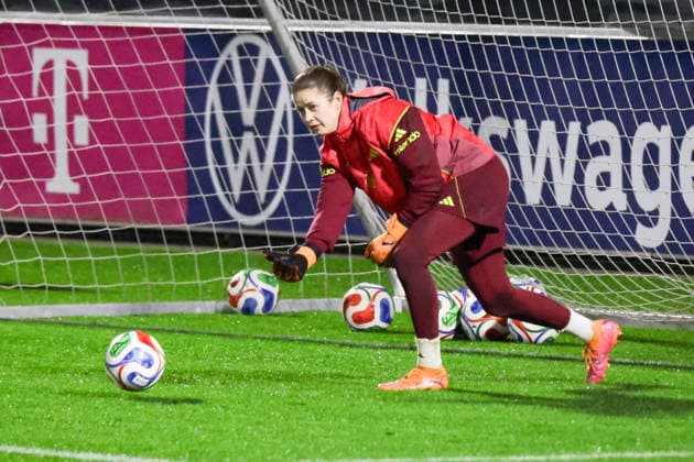 24.11.2025, xgrfx, Fussball DFB Medientermine, DFB Deutsche Frauennationalmannschaft - Training v.l. Stina Johannes (Deutsche Frauennationalmannschaft) (DFL DFB REGULATIONS PROHIBIT ANY USE OF PHOTOGRAPHS as IMAGE SEQUENCES and or QUASI-VIDEO) Frankfurt am Main
