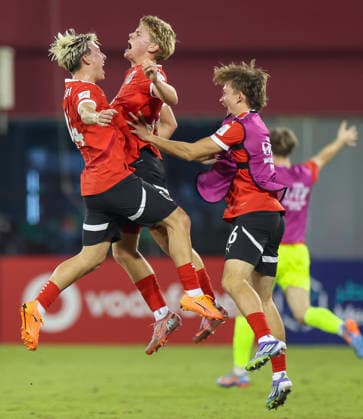 Austria v Italy : Semi-final- FIFA U-17 World Cup Qatar 2025 Johannes Moser (C) of Austria celebrates victory with team mates following the FIFA U-17 World Cup Qatar 2025 Semi-final match between Austria and Italy in Doha, Qatar, on November 24, 2025. DOHA Qatar Copyright: xNOUSHADxTHEKKAYILx