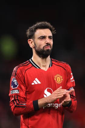 Football - Premier League - Manchester United, ManU v Everton 24th November 2025 - Premier League - Manchester United v Everton - Bruno Fernandes of Manchester United - Photo: Simon Stacpoole Offside. Manchester UK Copyright: xSimonxStacpoolexOffside