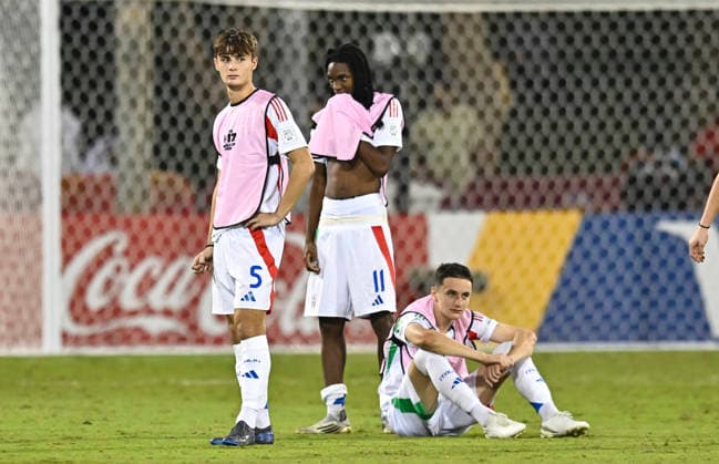 Austria v Italy : Semi-final- FIFA U-17 World Cup Qatar 2025 players of Italy appear dejected after the FIFA U-17 World Cup Qatar 2025 Semi-final match between Austria and Italy in Doha, Qatar, on November 24, 2025. DOHA Qatar Copyright: xNOUSHADxTHEKKAYILx