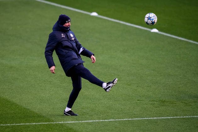 MANCHESTER, ENGLAND - NOVEMBER 24: Manchester City assistant coach Pepijn Lijnders during a training session ahead of the UEFA Champions League 2025 26 League Phase MD5 match between Manchester City and Bayer 04 Leverkusen at Manchester City Football Academy on November 24, 2025 in Manchester, England. (Photo by Rene Nijhuis) SPO  Copyright: xRenexNijhuis