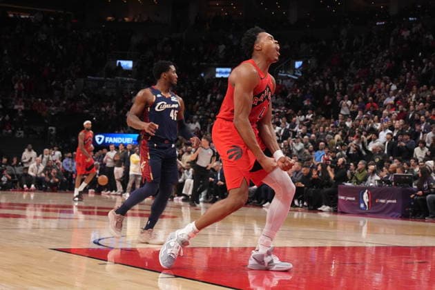 November 24, 2025, Toronto, On, CAN: Toronto Raptors forward Scottie Barnes (4) celebrates his team s 110-99 win over Cleveland Cavaliers during NBA, Basketball Herren, USA basketball action in Toronto on Monday November 24, 2025. Scottie Barnes  - ZUMAc35_ 20251124_zaf_c35_133 Copyright: xChrisxYoungx