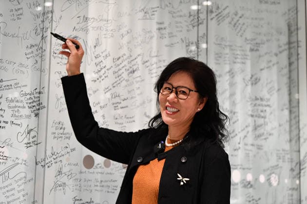 (251125) -- LAUSANNE, Nov. 25, 2025 -- Chinese volleyball coach Lang Ping signs her name on Olympians Wall after being honored the IOC Coaches Lifetime Achievement Award at the Olympic House in Lausanne, Switzerland, Nov. 24, 2025. The International Olympic Committee (IOC) honored Monday Chinese volleyball coach Lang Ping and Cuba s wrestling coach Raul de Jesus Trujillo Diaz as the IOC Coaches Lifetime Achievement Award at the Olympic House here. ) (SP)SWITZERLAND-LAUSANNE-2025 IOC COACHES LIFETIME ACHIEVEMENT AWARD LianxYi 