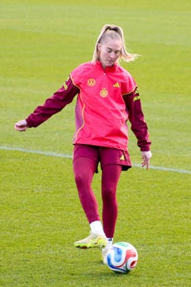 25.11.2025, xgrfx, Fussball DFB Medientermine, DFB Deutsche Frauennationalmannschaft - Training v.l. Janina Minge (Deutsche Frauennationalmannschaft) (DFL DFB REGULATIONS PROHIBIT ANY USE OF PHOTOGRAPHS as IMAGE SEQUENCES and or QUASI-VIDEO) Frankfurt am Main