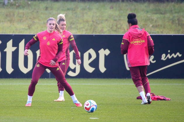 25.11.2025, xgrfx, Fussball DFB Medientermine, DFB Deutsche Frauennationalmannschaft - Training v.l. Selina Cerci (Deutsche Frauennationalmannschaft) (DFL DFB REGULATIONS PROHIBIT ANY USE OF PHOTOGRAPHS as IMAGE SEQUENCES and or QUASI-VIDEO) Frankfurt am Main