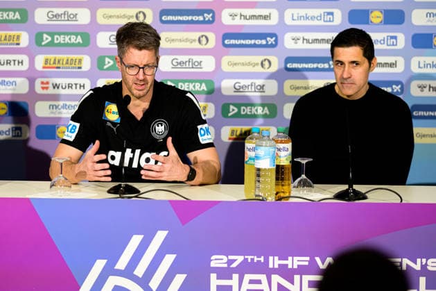 Handball, Frauen Deutschland - Training - Pressekonferenz Trainer Markus Gaugisch (Deutschland), DHB Vorstand Ingo Meckes Stuttgart Porsche Arena Baden-Württemberg Deutschland