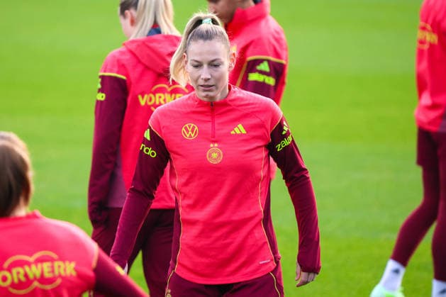Frankfurt, Deutschland 25. November 2025: Fußball-Frauen-Nationalmannschaft - Training - 25.11.2025 Im Bild: Sarai Linder (Deutschland) DFB regulations prohibit any use of photographs as image sequences and or quasi-video DFB Campus Hessen Copyright: xFotostandx xFantinix