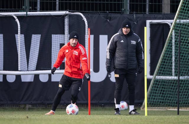 Fußball, Herren, Saison 2025 2026, 1. Bundesliga, 1. FC Union Berlin, Training, v. l. Josip Juranovic (1. FC Union Berlin), Athletiktrainer Martin Krüger (1. FC Union), 25.11. 2025, Copyright: xMatthiasxKochx