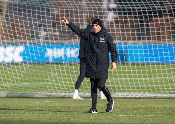 Fussball, Herren, Saison 2025 26, 2. Bundesliga, Hertha BSC, Training, Trainer Stefan Leitl (Hertha BSC), 25.11. 2025, Copyright: xSebastianxRäppold MatthiasxKochx