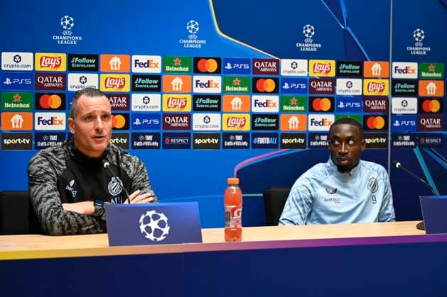Sporting CP v Club Brugge - UEFA Champions League Media Activities 25 11 2025 WESTKAPELLE, BELGIUM - NOVEMBER 25 : Hayen Nicky head coach of Club Brugge and Forbs Carlos forward of Club Brugge talking to the press during a press conference, PK, Pressekonferenz ahead of the UEFA Champions League 2025 26 League Phase MD5 match between Sporting CP and Club Brugge on November 25, 2025 in Westkapelle, Belgium, 25 11 2025 Westkapelle Belgium  Copyright: xJanxDexMeuleneirx