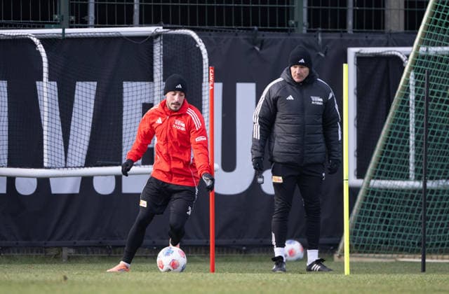 Fußball, Herren, Saison 2025 2026, 1. Bundesliga, 1. FC Union Berlin, Training, v. l. Josip Juranovic (1. FC Union Berlin), Athletiktrainer Martin Krüger (1. FC Union), 25.11. 2025, Copyright: xMatthiasxKochx