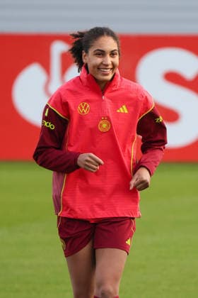 Frankfurt, Deutschland 25. November 2025: Fußball-Frauen-Nationalmannschaft - Training - 25.11.2025 Im Bild: Cora Zicai (Deutschland) DFB regulations prohibit any use of photographs as image sequences and or quasi-video DFB Campus Hessen Copyright: xFotostandx xFantinix