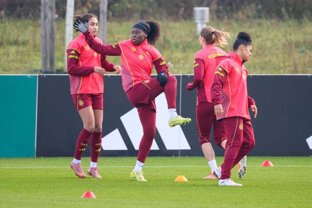 Frankfurt, Deutschland 25. November 2025: Fußball-Frauen-Nationalmannschaft - Training - 25.11.2025 Im Bild: v.li.Cora Zicai (Deutschland), Nicole Anyomi (Deutschland) und Shekiera Martinez (Deutschland) DFB regulations prohibit any use of photographs as image sequences and or quasi-video DFB Campus Hessen Copyright: xFotostandx xFantinix