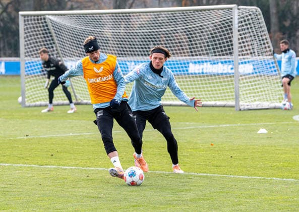 Fussball, Herren, Saison 2025 26, 2. Bundesliga, Hertha BSC, Training, v.l. Michael Cuisance (Hertha BSC), Fabian Reese (Hertha BSC), 25.11. 2025,