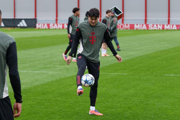 Minjae Kim (FC Bayern Muenchen, 03) mit Ball, GER, Abschlusstraining, FC Bayern Muenchen, Fussball, UEFA Champions League, Liga-Phase, 5. Spieltag, Saison 2025 2026, 25.11.2025, GER, Abschlusstraining, FC Bayern Muenchen, Fussball, UEFA Champions League, Liga-Phase, 5. Spieltag, Saison 2025 2026, 25.11.2025 Muenchen Copyright: xEibner-Pressefoto JennixMaulx EP_JML