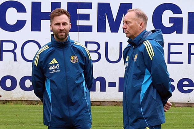 25.11.2025, xrekx, Fussball 3.Liga, 1.FC Saarbruecken - Training v.l. Karsten Specht Leiter der Nachwuchsabteilung (1.FC Saarbruecken) Jürgen Juergen Luginger Sportdirektor (1.FC Saarbruecken) (DFL DFB REGULATIONS PROHIBIT ANY USE OF PHOTOGRAPHS as IMAGE SEQUENCES and or QUASI-VIDEO) Saarbruecken
