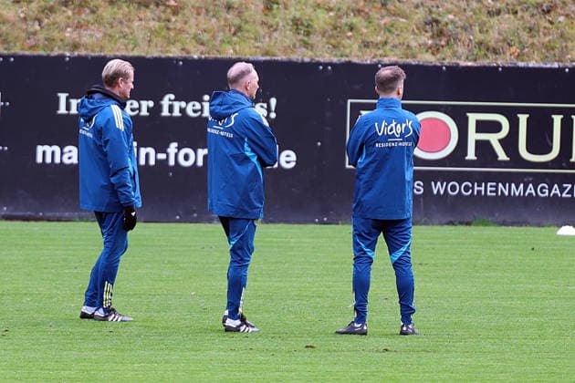 25.11.2025, xrekx, Fussball 3.Liga, 1.FC Saarbruecken - Training v.l. Bernd Heemsoth Co-Trainer (1.FC Saarbruecken) Jürgen Juergen Luginger Sportdirektor (1.FC Saarbruecken) Karsten Specht Leiter der Nachwuchsabteilung (1.FC Saarbruecken) (DFL DFB REGULATIONS PROHIBIT ANY USE OF PHOTOGRAPHS as IMAGE SEQUENCES and or QUASI-VIDEO) Saarbruecken